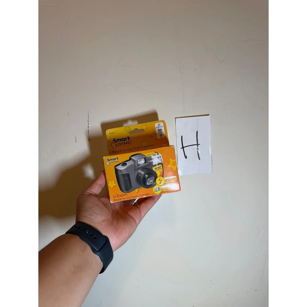 Smart Living Disposable Camera 2x Twist Zoom Flash 35mm ISO 800 27 Exp